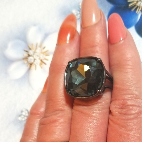 Premier Designs Jewelry - NWT Premier Designs Supreme Crystal Statement Ring